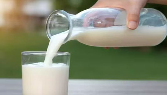 अमूल और मदर डेयरी के दूध के नमूने जांच में फेल, लगा लाखों का जुर्माना