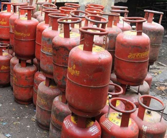 NOIDA NEWS: नोएडा में गैस रिफलिंग करते दबोचा
