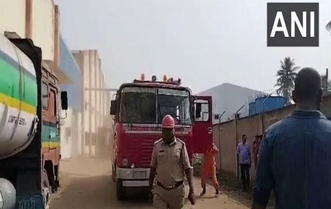 Andhra Pradesh : फैक्ट्री में तेल टैंक की सफाई के दौरान दम घुटने से 7 लोगों की मौत