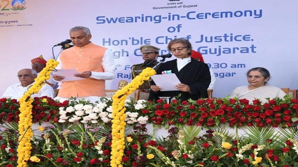 GUJRAT HIGH COURT: सोनिया ने ली गुजरात हाईकोर्ट के मुख्य न्यायाधीश की शपथ