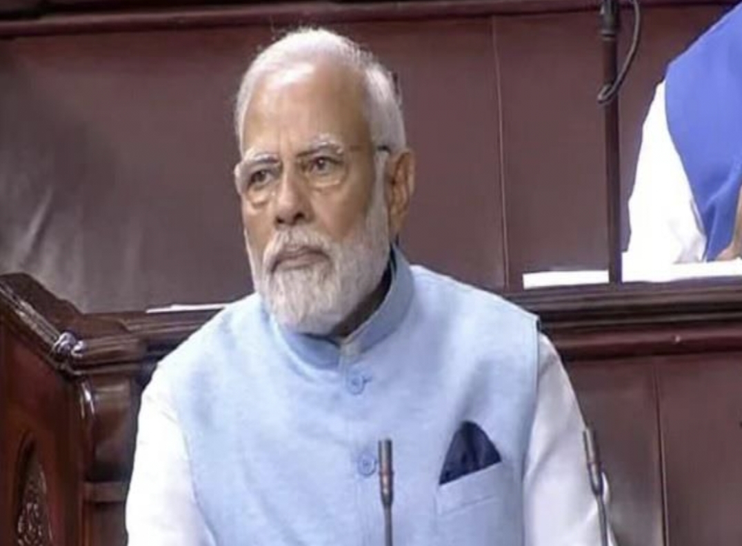 PM Modi : प्लास्टिक की बोतलों से बनी सदरी पहन कर पहुंचे संसद