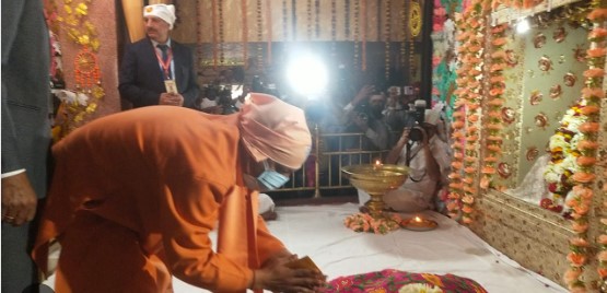 Birth Anniversary of Saint Ravidas: Chief Minister Yogi Adityanath bowed his head at the statue of Saint Ravidas
