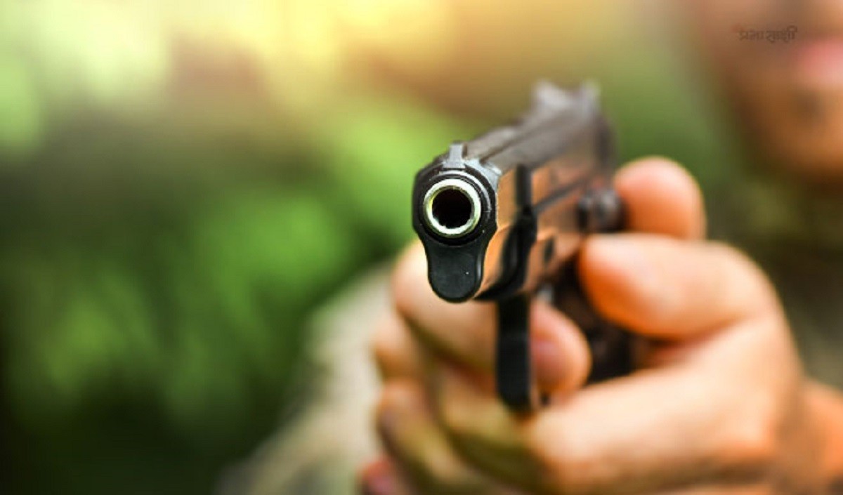 UP Crime News : विवाद के बाद पत्नी की गोली मारकर हत्या, आरोपी पति फरार