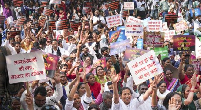 National News : गिरजाघरों पर हमले के खिलाफ दिल्ली के जंतर मंतर पर ईसाइयों ने किया प्रदर्शन