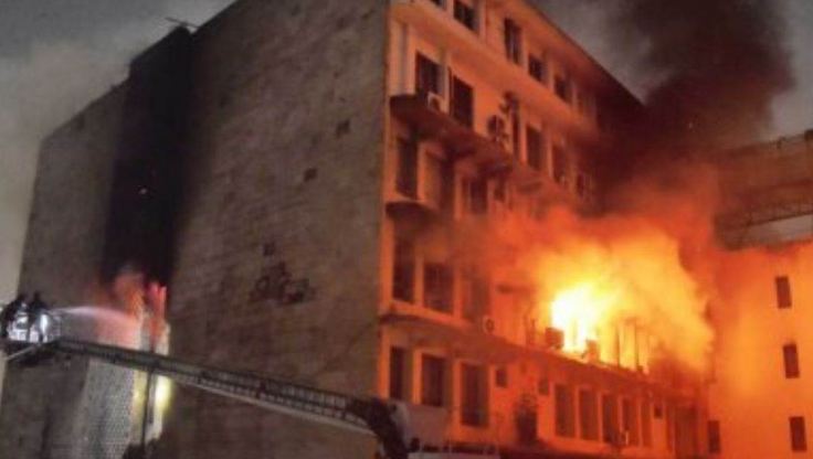 Hyderabad : हैदराबाद में बहुमंजिला इमारत में भीषण आग लगने से 6 लोगों की मौत