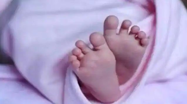 Greater Noida : डाक्टर की लापरवाही से हो गई नवजात ​शिशु की मौत