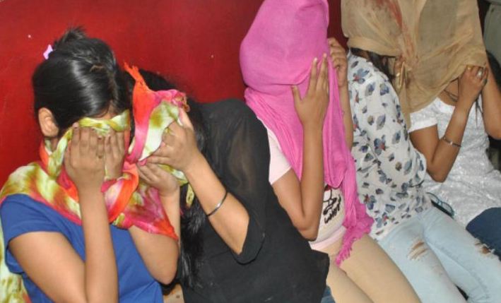 Noida News : किराये के मकान में चल रहे सेक्स रैकेट का भंड़ाफोड़, 7 गिरफ्तार