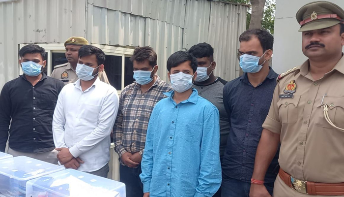 Noida: लोन के लिए अप्लाई करने वालों से ठगी करने वाला गैंग गिरफ्तार