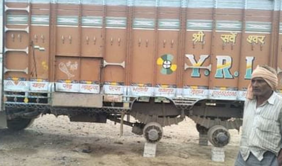 UP News : कानपुर में अजब चोरी: ट्रक चोरी कर दो किमी दूर छोड़ा, पहिए, बैटरी और डीजल ले गए चोर