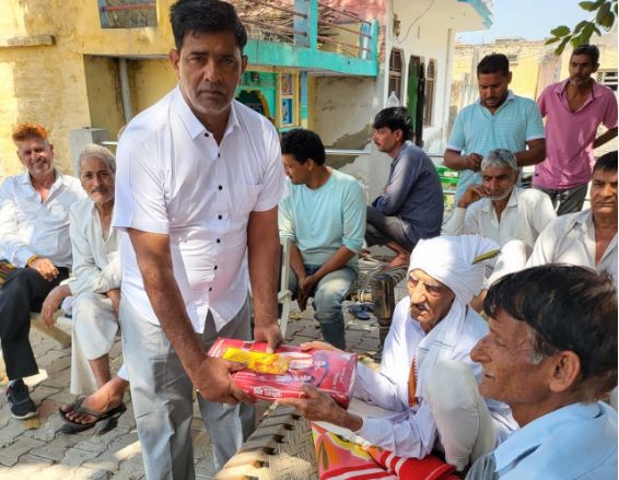 Dadri News : दादा ने मनाया 101वां जन्मदिन तो पौत्र ने दान किए 5 लाख रुपये