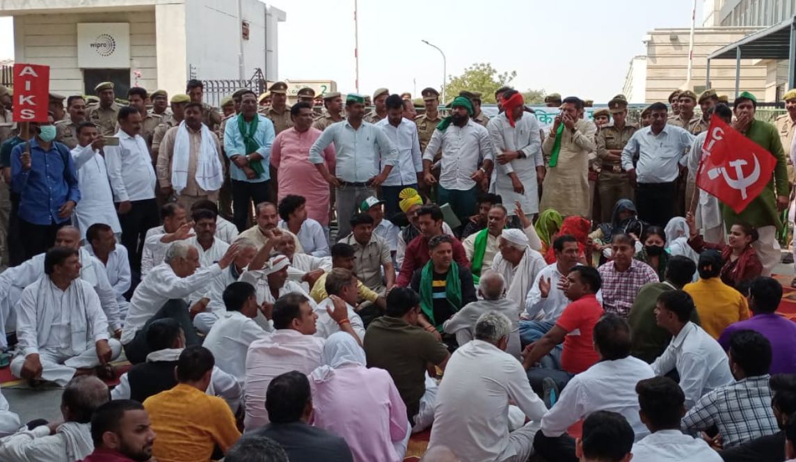 Greater Noida : हक के लिए किसानों ने फिर भरी हुंकार, किसान सभा के नेतृत्व में ग्रेनो प्राधिकरण पर किया जोरदार प्रदर्शन