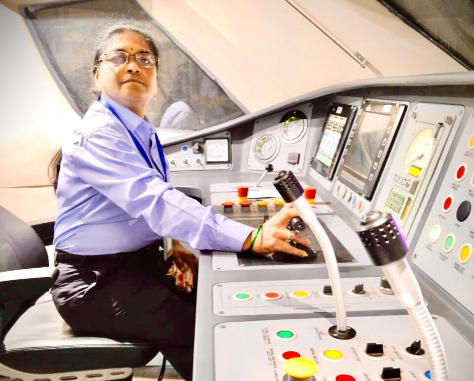 Lady Loco Pilot :  महिला लोको पायलट सुरेखा यादव ने वंदे भारत एक्सप्रेस का संचालन किया
