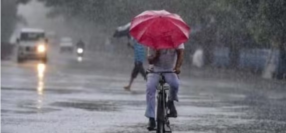 Rain Alert : यूपी में फिर बदलने वाला है मौसम का मिजाज,इस तारीख को तेज बारिश और गिरेंगे ओले।