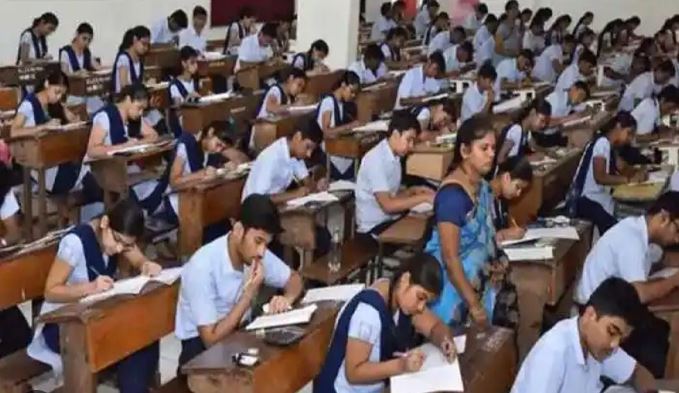 Mumbai : परीक्षा से कुछ मिनट पहले छात्र को मिला गणित का पेपर