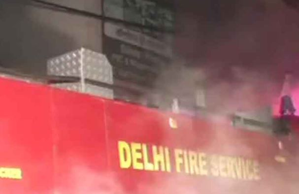 Delhi Fire : बिजली की शॉर्ट सक्रिट से झोपड़ी में लगी आग, बुजुर्ग की मौत