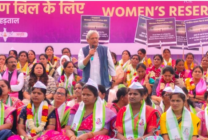 Political : महिला आरक्षण के लिए भूख हड़ताल पर बीआरएस नेता कविता