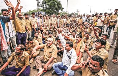 Odisha News : हड़ताल जारी रखने पर अड़ा ओडिशा चालक महासंघ