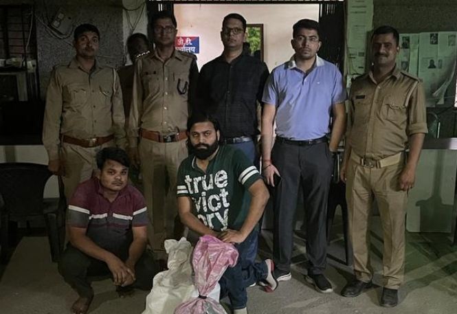 Noida News: नकली लाइसेंस पर रेस्टोरेंट में परोसी जा रही थी शराब, संचालक समेत 2 गिरफ्तार