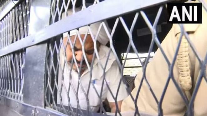 Atiq Ahmed माफिया अतीक को लेकर प्रयागराज पहुंची पुलिस