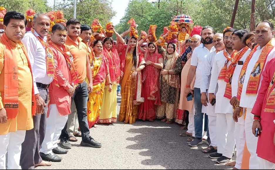 Noida News : कलश यात्रा के साथ शिव महापुराण कथा एवं रुद्र महायज्ञ का शुभारंभ