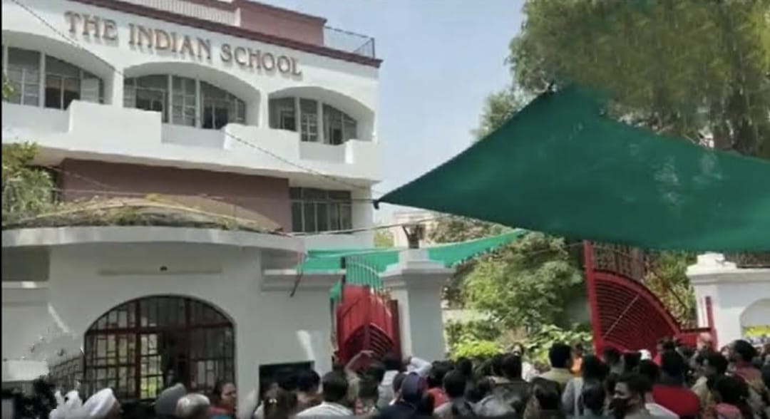 Delhi Bomb Threat : दिल्ली के Indian Public School में मेल के जरिये मिली बम की सूचना