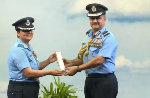 Wing Commander Deepika :  वीरता पुरस्कार पाने वाली वायुसेना की पहली महिला अफसर बनीं
