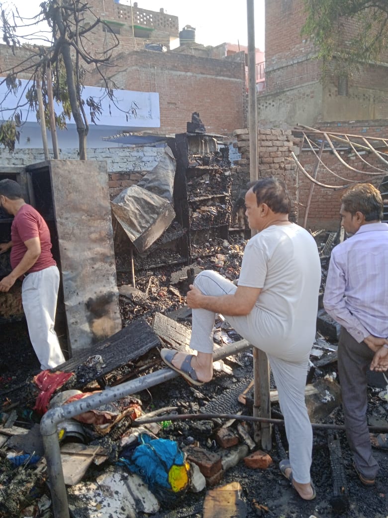 Kanpur Breaking: Fierce fire broke out in 40 shop market in Kanpur