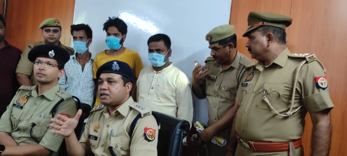 Noida Big News : वाहवाही लूटना नोएडा पुलिस को पड़ा भारी, प्रेस कॉन्फ़्रेंस में खुली पोल