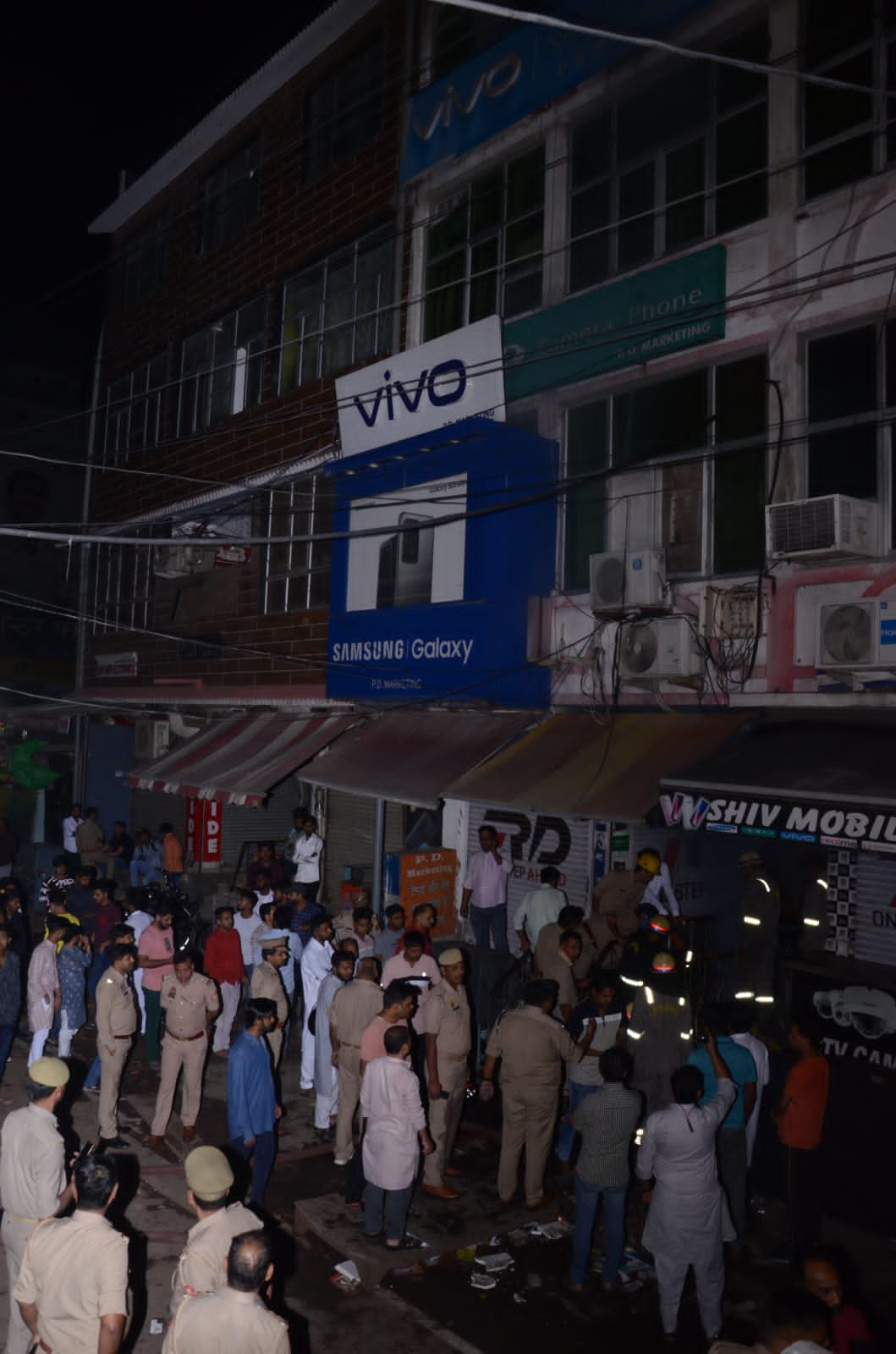 Kanpur News: Fire broke out in the electronic market in Kanpur, goods worth lakhs destroyed