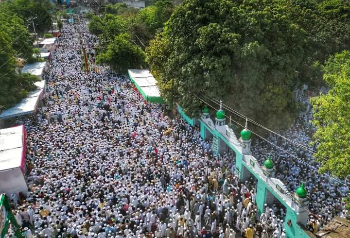 सड़क पर ईद की अदा की नमाज, 1700 के खिलाफ FIR दर्ज-Eid prayers on the road, FIR lodged against 1700