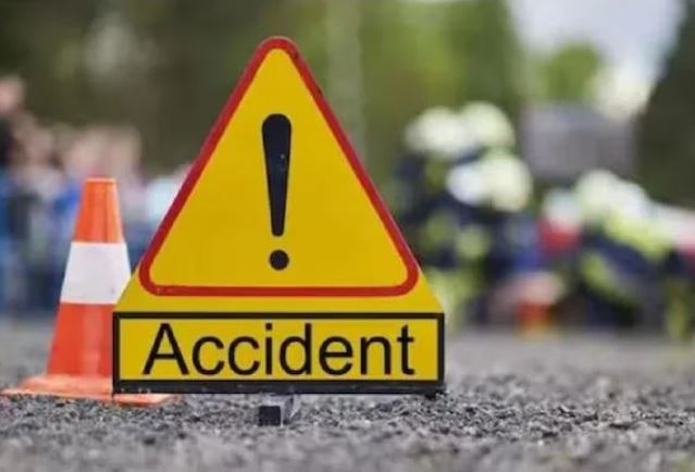 UP Accident : पिकअप वैन और मेटाडोर में टक्‍कर, दो की मौत छह घायल