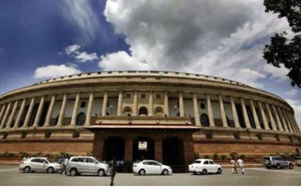 Parliament : संसद में गतिरोध जारी : हंगामे के बीच राज्यसभा में ​बिना चर्चा के विधेयक पारित