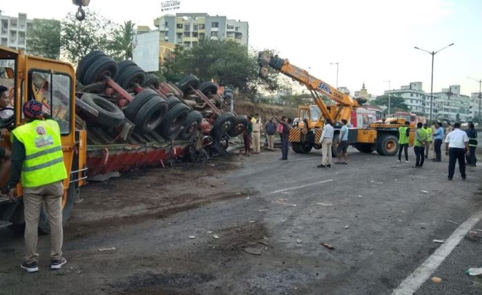 Pune : ट्रक ने बस को मारी टक्कर, चार की मौत, 18 घायल