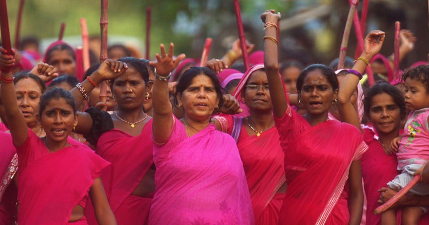 Gulabi Gang: डेनमार्क में सजेगी गुलाबी गैंग की लीडर संपत पाल की पेंटिंग