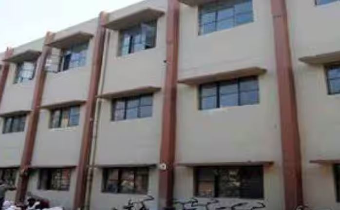 Noida News : उत्तराखंड पब्लिक स्कूल को सील करने का मामला