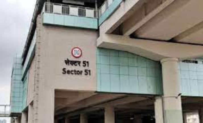 Noida News: नोएडा के सेक्टर 51 मेट्रो स्टेशन पर स्कैनिंग मशीन खराब, हजारों यात्री परेशान