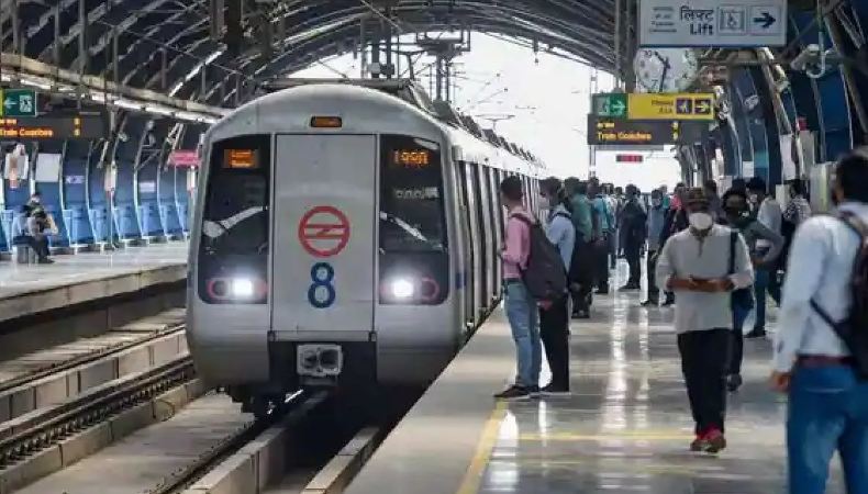 Noida News : नोएडा वालों के लिए अच्छी ख़बर, अब मेट्रो रेल में नहीं होगी अधिक भीड़