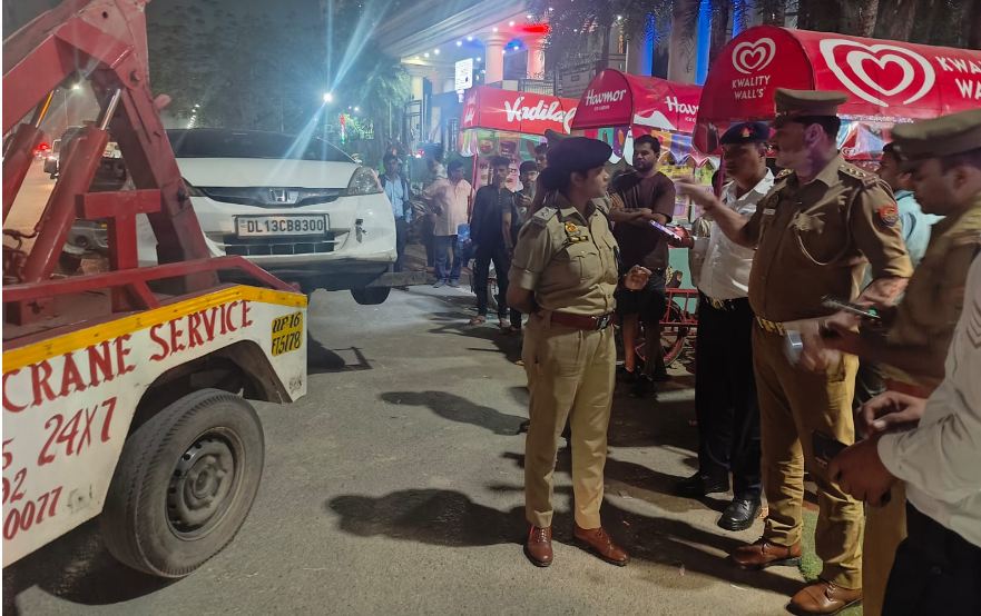 Noida News: आधी रात को चला नोएडा पुलिस का अभियान, वाहन चालकों में मचा हड़कंप
