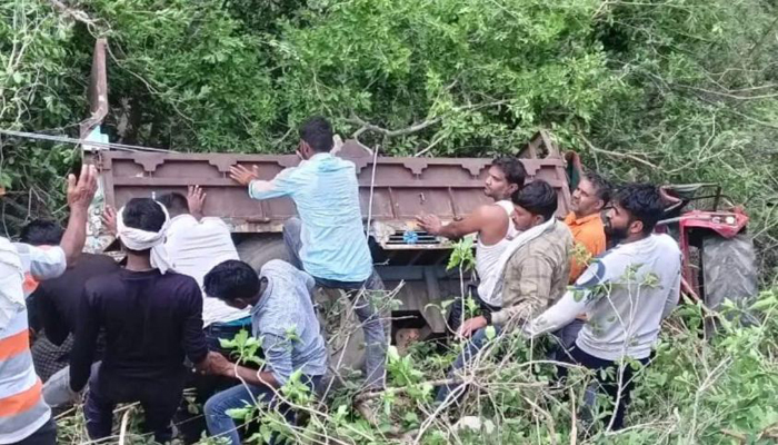 Rajsthan News : राजस्थान के झुंझुनू में ट्रैक्टर-ट्रॉली के खाई में गिरने से 8 लोगों की मौत