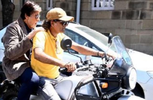 Bollywood : अमिताभ ने अनजान व्यक्ति को कहा, सवारी के लिए शुक्रिया दोस्त