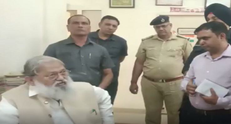 Haryana : गृहमंत्री अनिल विज का औचक निरीक्षण, थाना प्रभारी समेत 5 पुलिस कर्मचारी निलंबित
