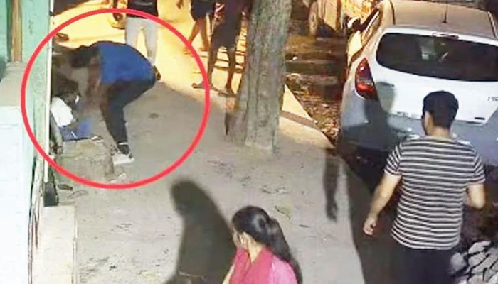 बेरहम कातिल, जब तक सांस चलती रही, तब तक किशोरी को चाकू से गोदता रहा युवक Delhi Crime