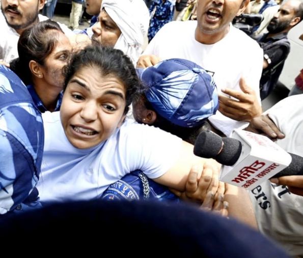 Wrestler Protest : पहलवानों की गिरफ्तारी के बाद दिल्ली पुलिस ने उखाड़ा तंबू, देखें वीडियो