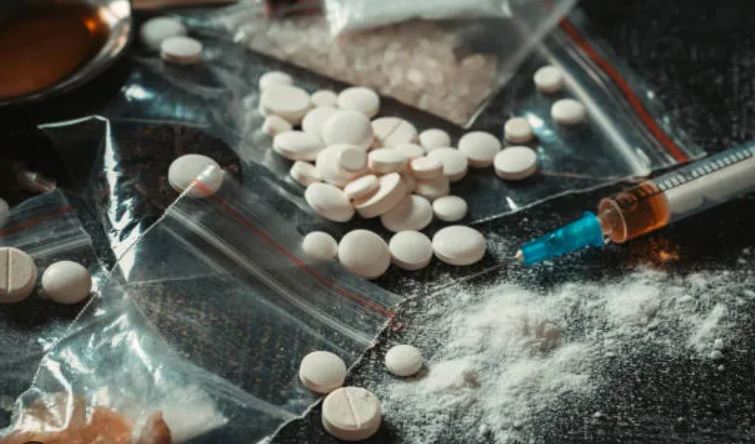 नशे के सौदागरों का बड़ा खेल, ई-कॉमर्स कंपनी की आड़ में कॉलेजों में ड्रग्स की सप्लाई