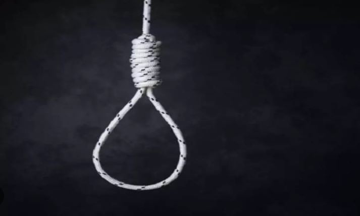 Noida News : दो युवकों ने फंदा लगाकर की आत्महत्या