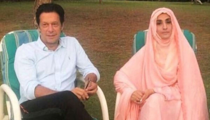 Pakistan में अघोषित मार्शल ला इमरान खान और उनकी पत्नी के देश छोड़कर जाने पर लगी पाबंदी