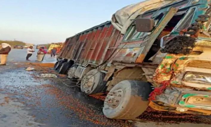 Chhattisgarh : वाहनों की टक्कर में पांच महिलाओं समेत छह की मौत, 21 घायल