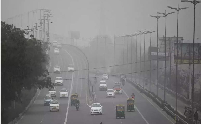 Weather Update : दिल्ली में धूल उड़ी, वायु गुणवत्ता पर असर, दृश्यता घटी