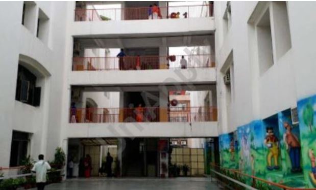 New Delhi : स्कूल में बम की सूचना से अफरा-तफरी, स्कूल खाली कराया