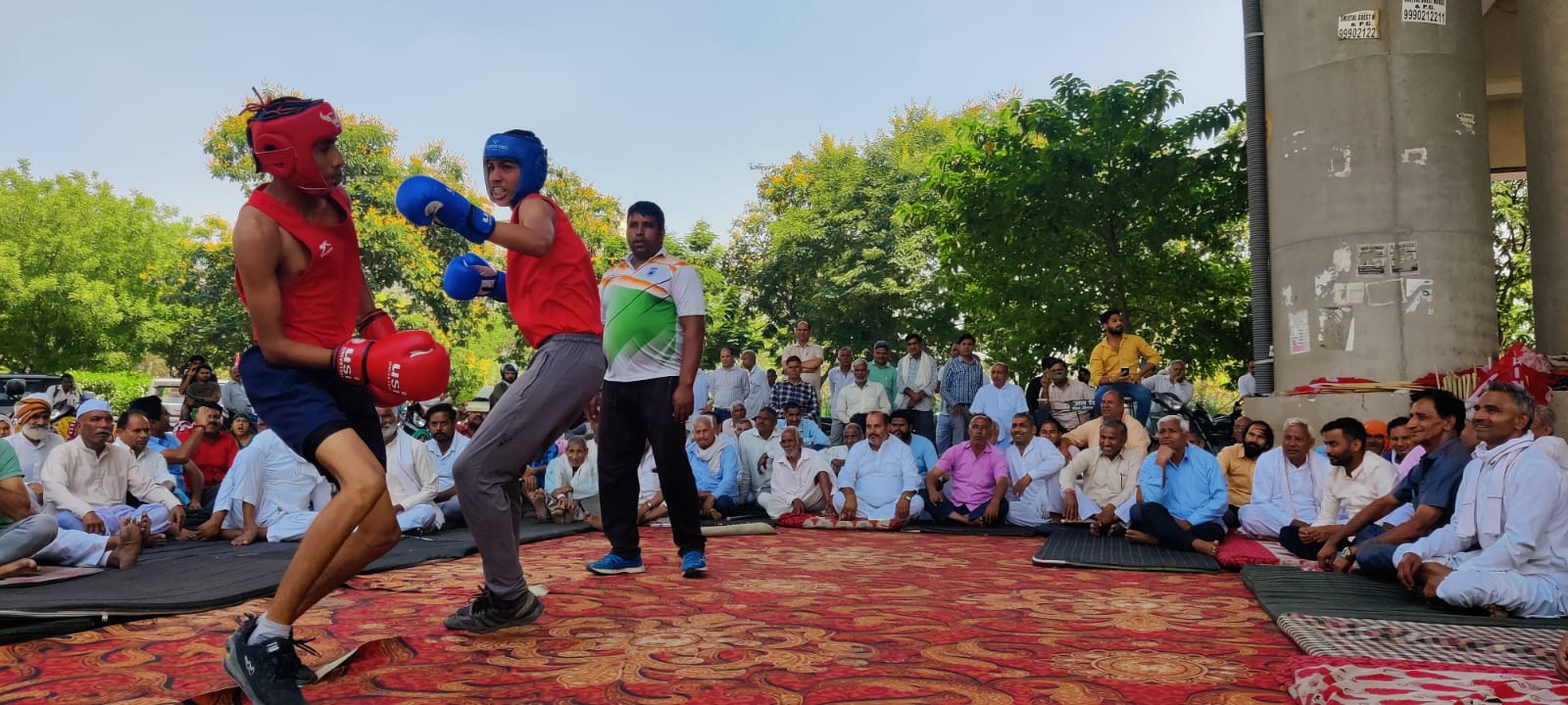 Greater Noida News : किसानों के समर्थन में खेला बॉक्सिंग  मैच